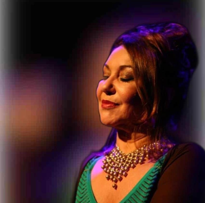 revistaprosaversoearte.com - V&acirc;nia Bastos lan&ccedil;a EP digital 'Elas'