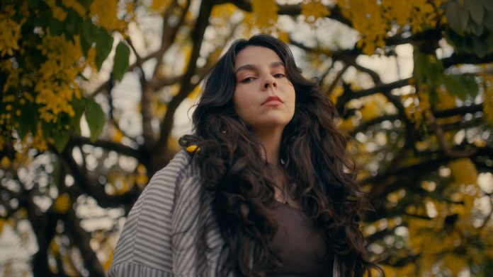 Yás lança single e clipe ‘Bússola’