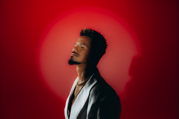 Zé Manoel apresenta ‘Coral’ no SESC Bom Retiro com participações de Dora Morelenbaum e Jonathan Ferr