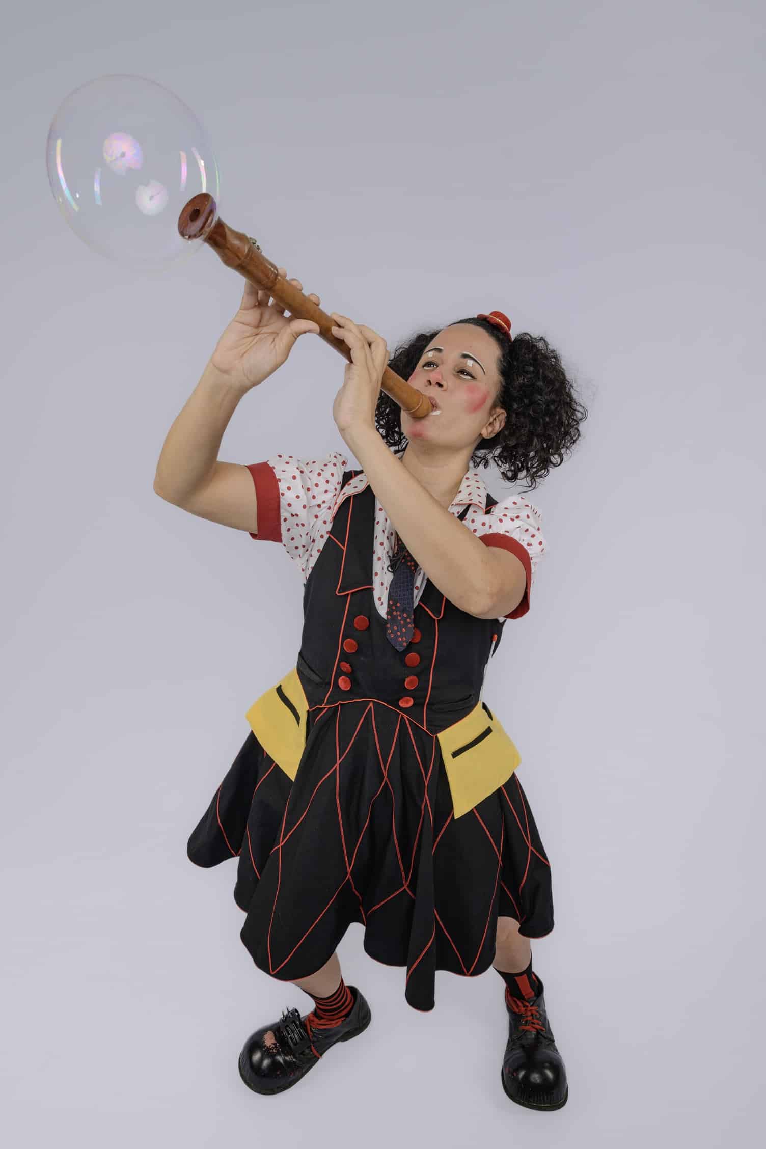 revistaprosaversoearte.com - Teatro Oficina Uzyna Uzona | Cristiane Paoli Quito dirige espet&aacute;culo circense com Tet&ecirc; Purezempla