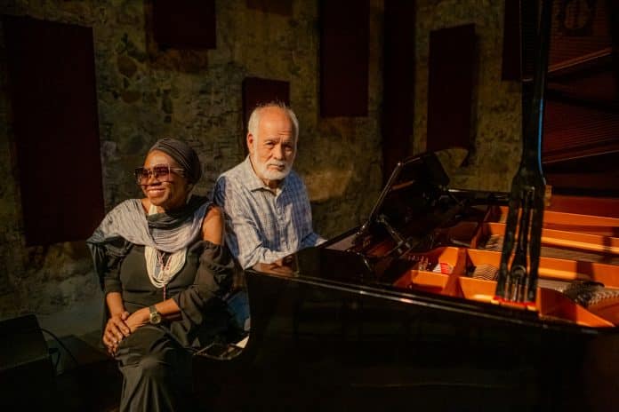 Áurea Martins e Cristovão Bastos se apresentam no Palácio da Música