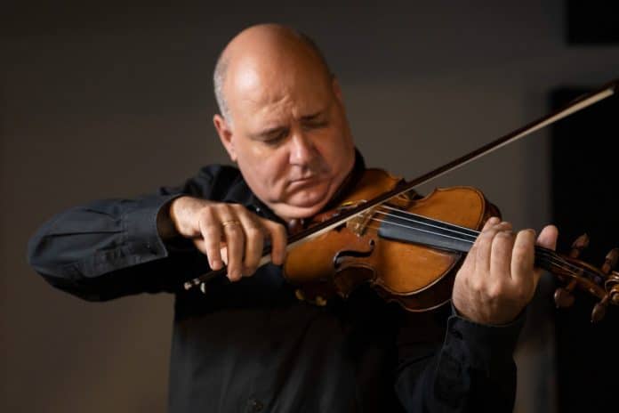Claudio Cruz lança álbum ‘Flausino Vale & The Brazilian Violin’
