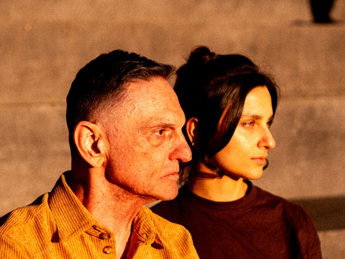 Paulo Miklos e Papisa lançam single duplo ‘Maremoto / São Paisagens, Nova Descobertas’