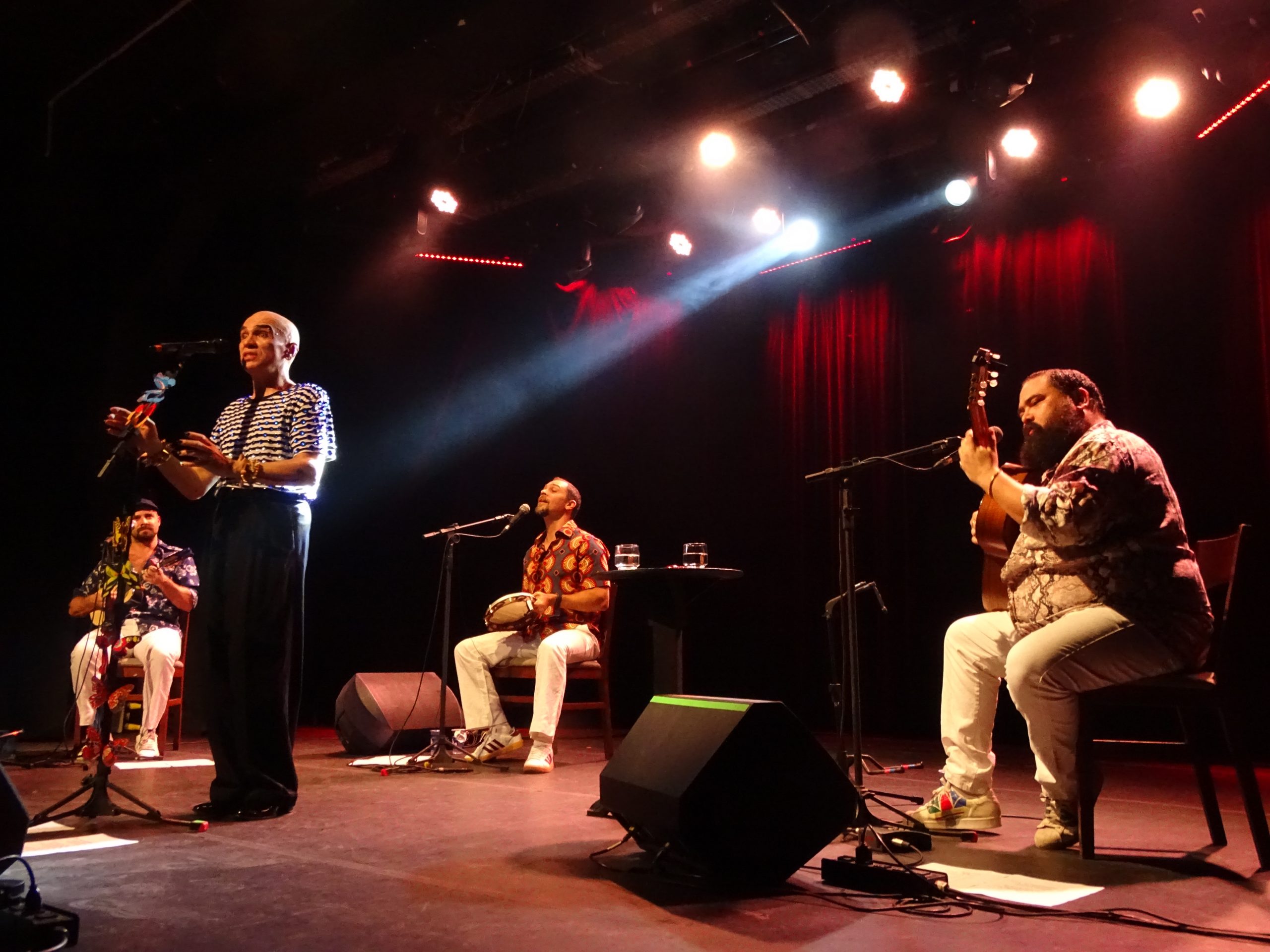Edson Cordeiro canta Carmen Miranda e outros bambas no Teatro J. Safra revistaprosaversoearte.com - Edson Cordeiro canta Carmen Miranda e outros bambas no Teatro J. Safra