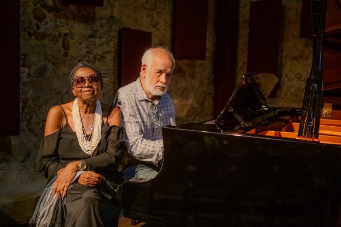 Áurea Martins e Cristovão Bastos apresentam show ‘Amizade’ no palco do Blue Note Rio