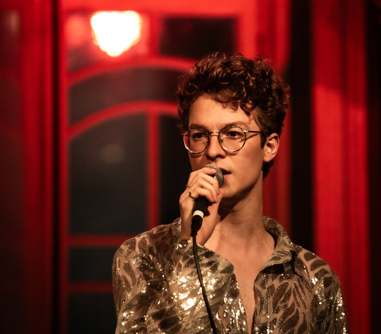 revistaprosaversoearte.com - Ayrton Montarroyos apresenta show &ldquo;Algu&eacute;m Cantando Caetano&rdquo; no Teatro J. Safra