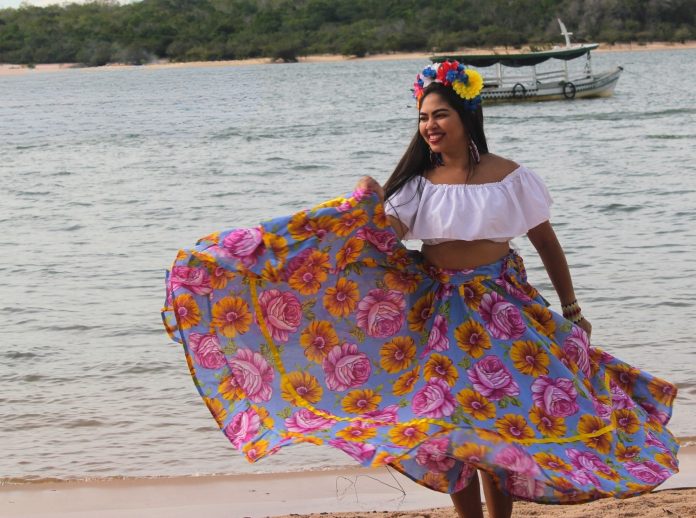 Carol Pedroso lança EP ‘Eu Canto Minha Força, Meu Lugar’