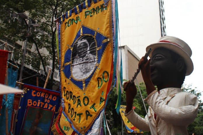 Cordão do Boitatá celebra 30 anos do Cortejo da Orquestra de Rua e 20 anos do Baile Multicultural da Praça XV