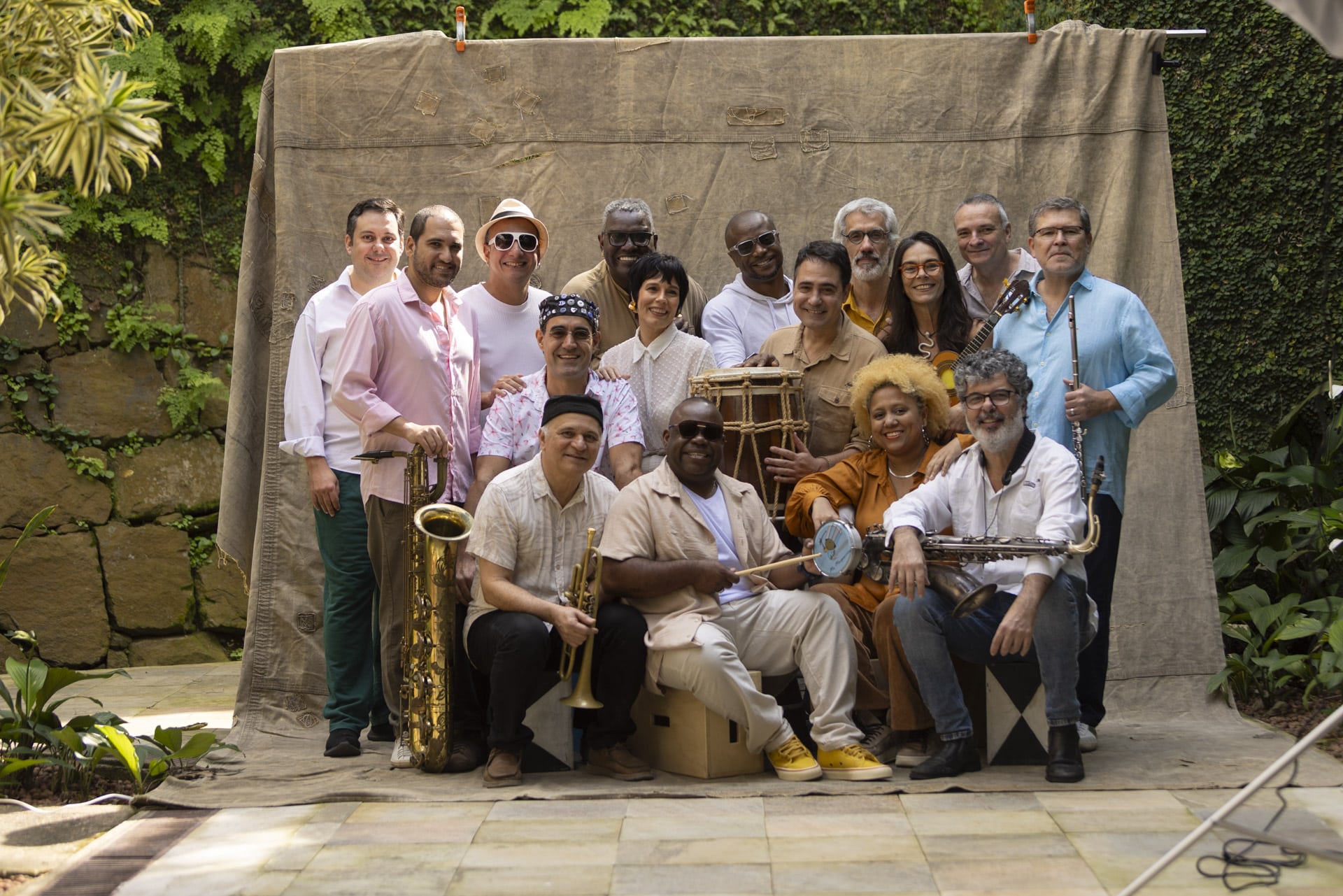 revistaprosaversoearte.com - Cord&atilde;o do Boitat&aacute; celebra 30 anos do Cortejo da Orquestra de Rua e 20 anos do Baile Multicultural da Pra&ccedil;a XV