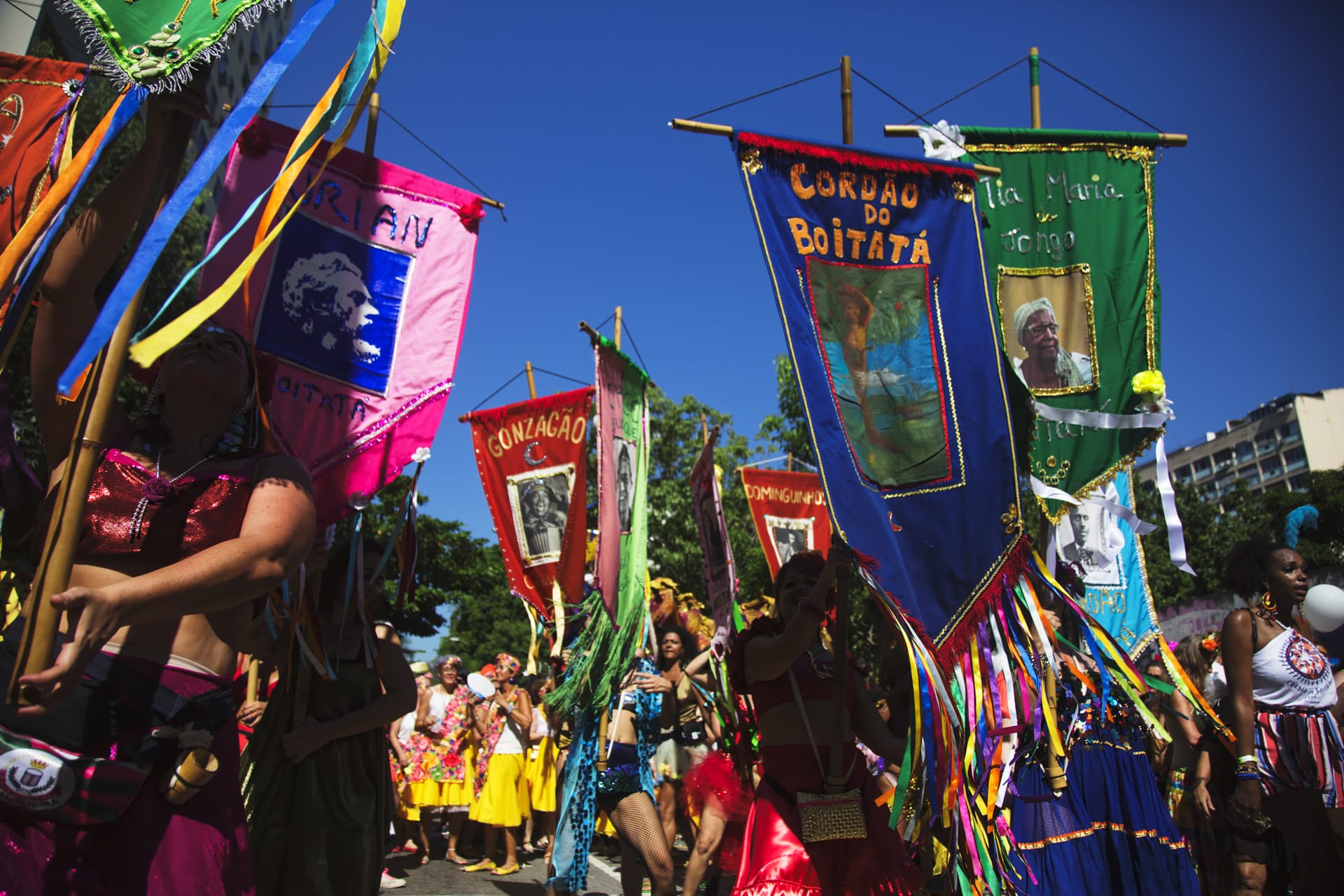 revistaprosaversoearte.com - Cord&atilde;o do Boitat&aacute; celebra 30 anos do Cortejo da Orquestra de Rua e 20 anos do Baile Multicultural da Pra&ccedil;a XV