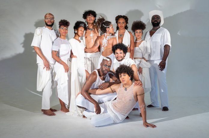 {FÉ}STA, do Coletivo Prot{agô}nistas, que celebra o circo negro estreia no Sesc Pompeia