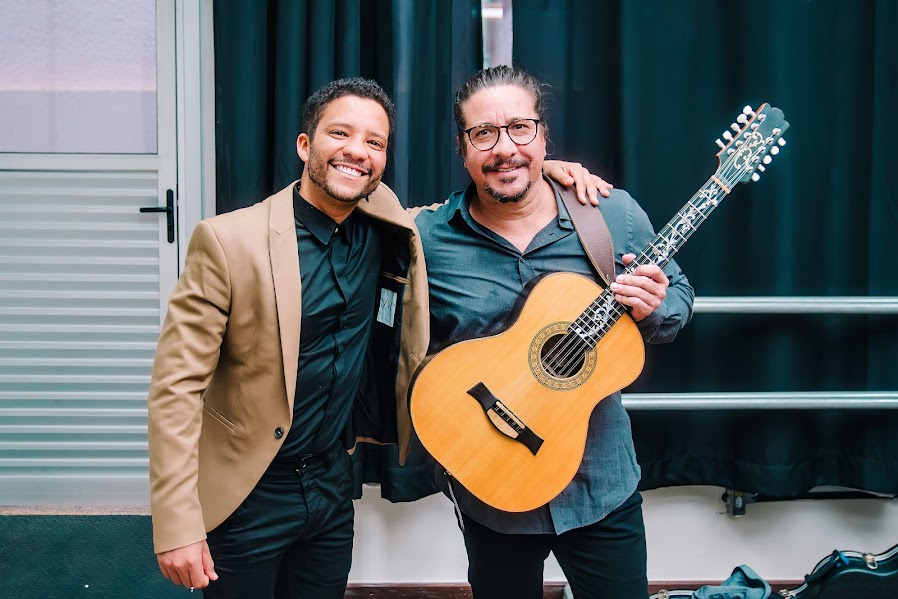 revistaprosaversoearte.com - Tenor Jean William e violeiro Neymar Dias apresentam o show &ldquo;Ra&iacute;zes Caipiras&rdquo; em S&atilde;o Paulo