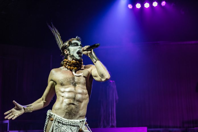 Ney Matogrosso – Homem com H volta em cartaz no Teatro Porto