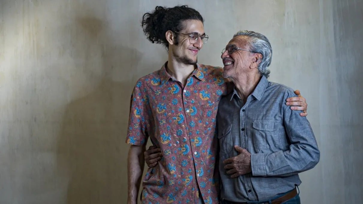 revistaprosaversoearte.com - Caetano Veloso e Tom Veloso lan&ccedil;am single 'Mais Simples', de Jos&eacute; Miguel Wisnik