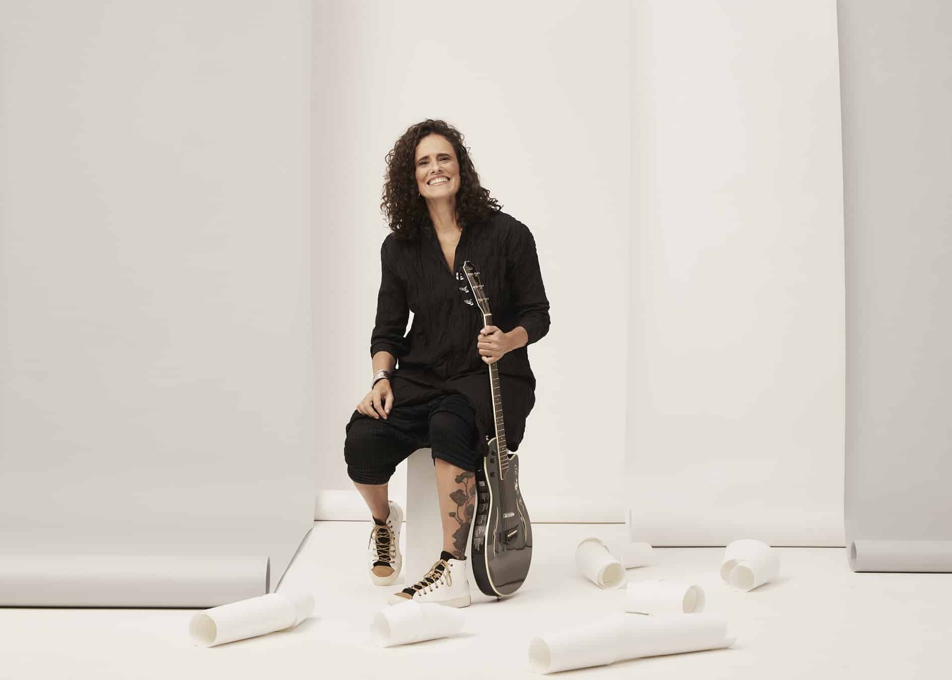 revistaprosaversoearte.com - Z&eacute;lia Duncan leva "Bail&atilde;o ZD" &agrave; Praia de Icara&iacute;