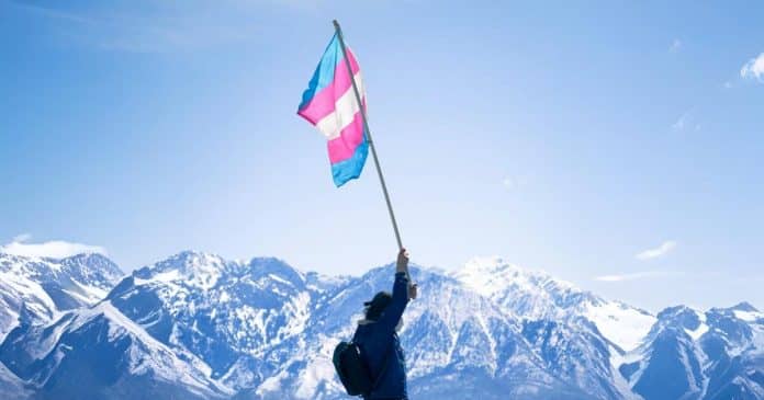 Artigo refuta tese da suposta vantagem universal das mulheres trans nos esportes