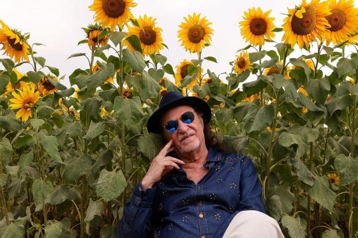 Alceu Valença apresenta show da turnê ’80 Girassóis’ no Farmasi Arena (Rio de Janeiro)