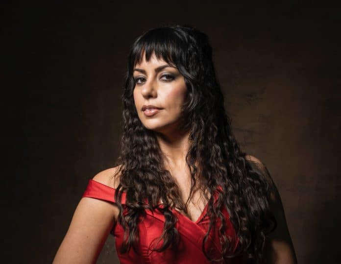 Ananda Botelho Mendes apresenta show ‘Fado Mulher’ no Teatro Rival Petrobras