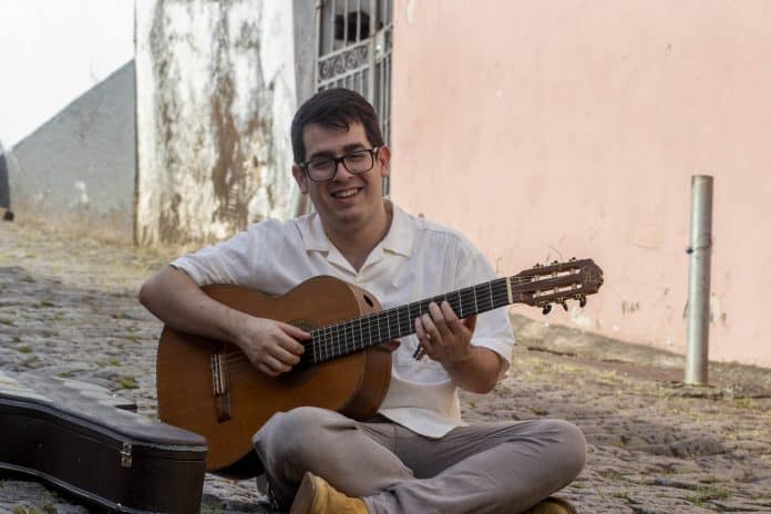 Entre tradição e contemporaneidade, Felipe Bedetti lança álbum homônimo