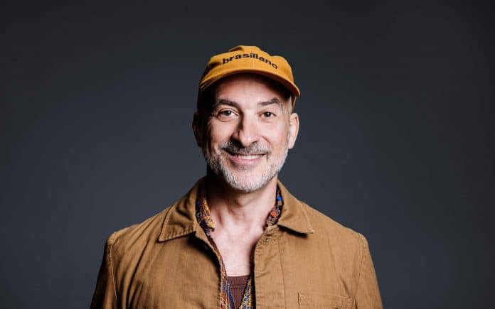 Lucas Santtana lança álbum ‘Brasiliano’