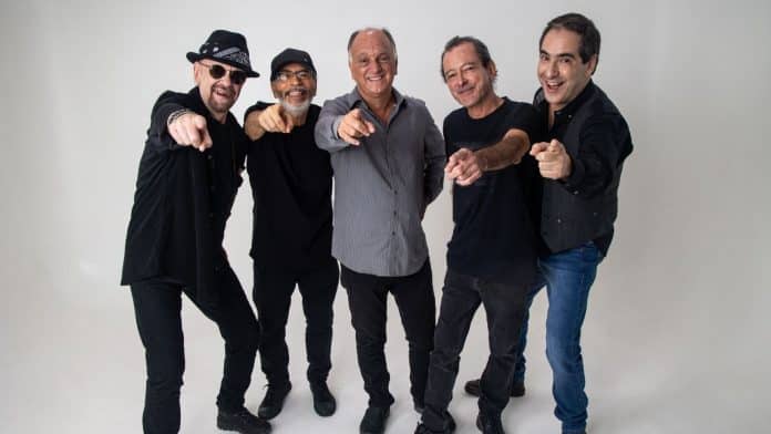 The Fevers celebram ’60 anos de Sucesso’ com show no Teatro Riomar, em Fortaleza