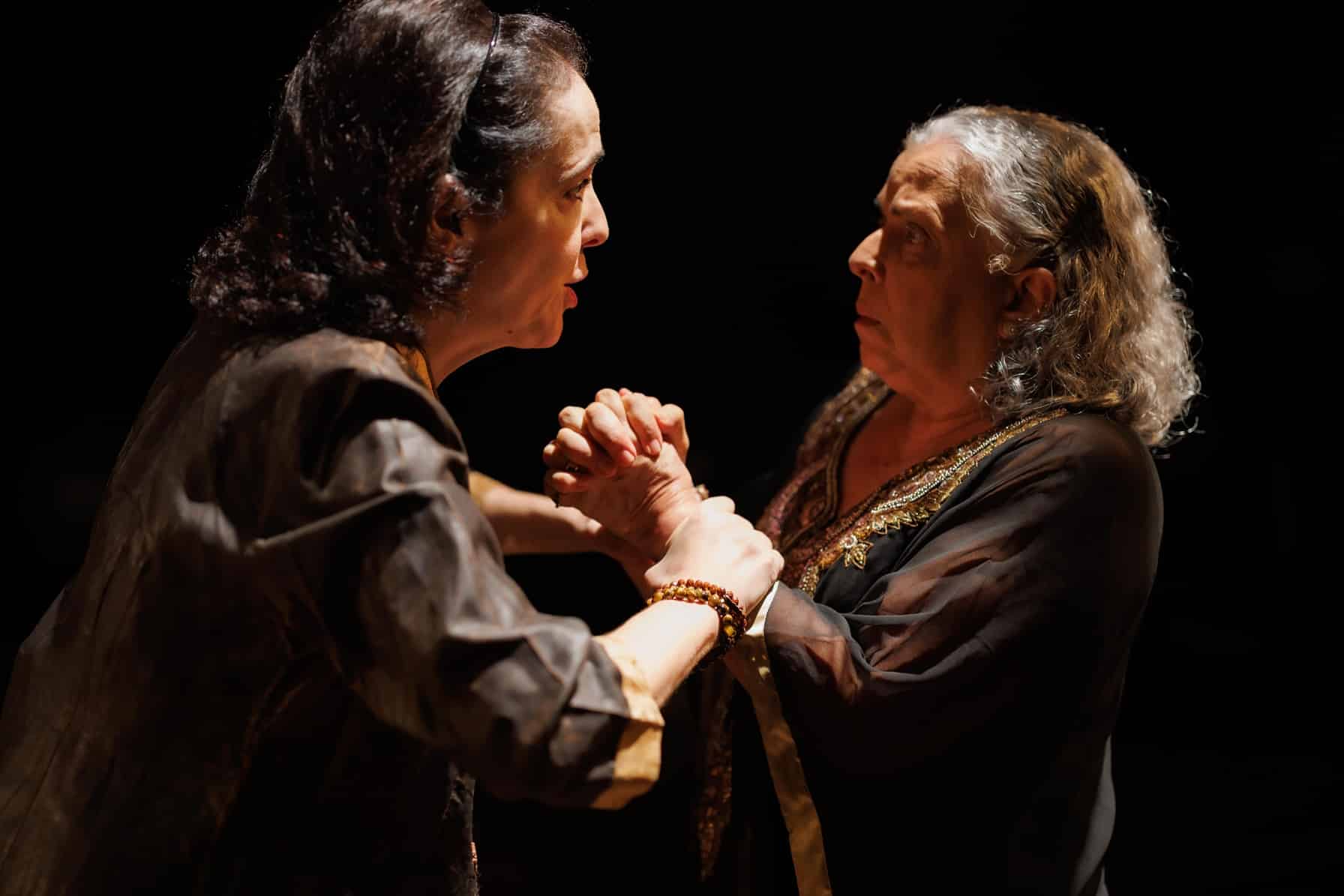 Guida Vianna e Silvia Buarque no espetáculo 'A Menina Escorrendo Dos Olhos da Mãe', em curta temporada na CAIXA Cultural revistaprosaversoearte.com - Guida Vianna e Silvia Buarque no espetáculo 'A Menina Escorrendo Dos Olhos da Mãe', em curta temporada na CAIXA Cultural
