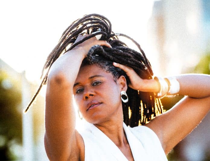 Ana Flauzina lança single ‘Cidade de Luz’, onde reverencia o samba