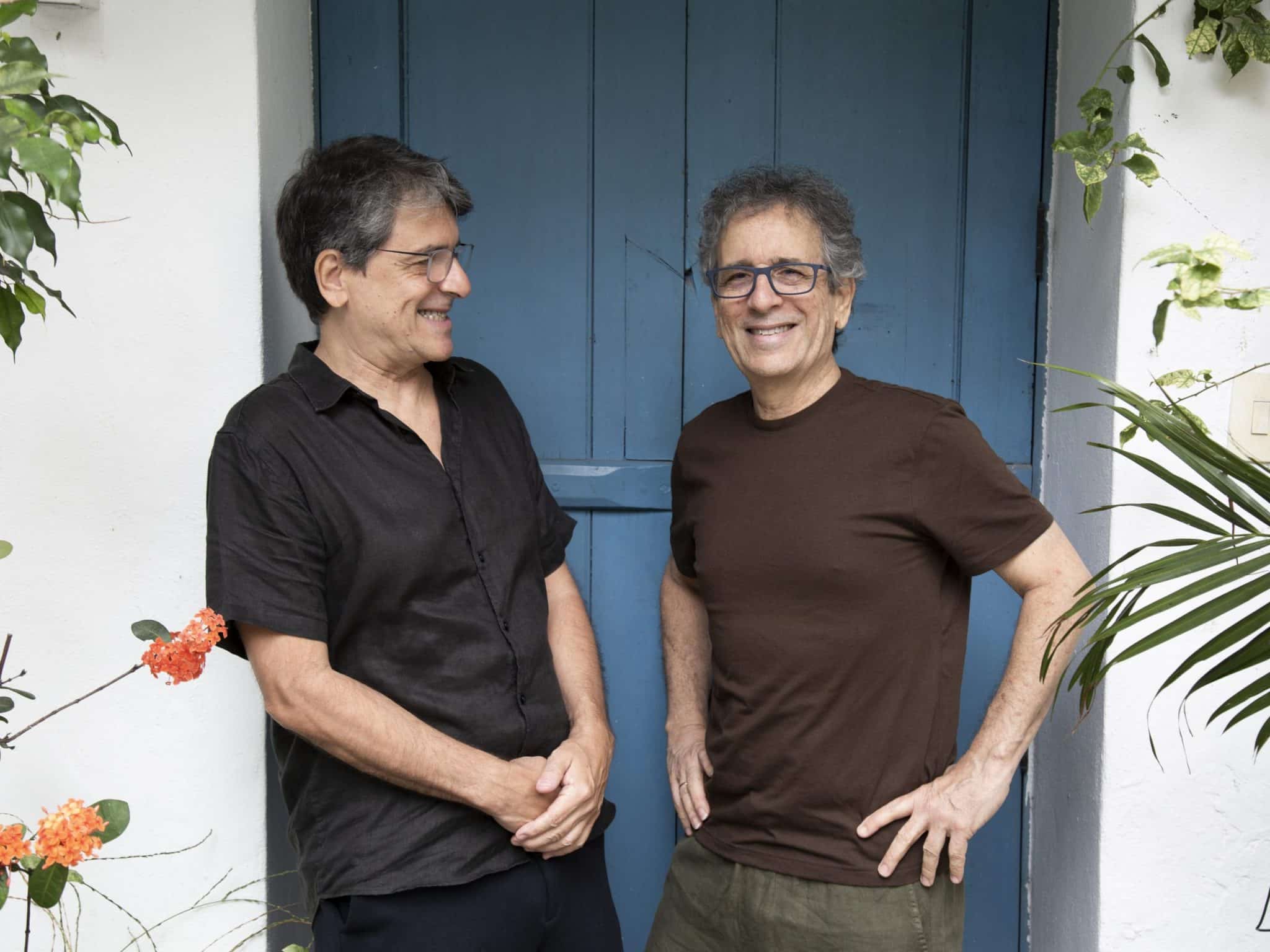 revistaprosaversoearte.com - Mario Adnet e Chico Adnet lan&ccedil;am &aacute;lbum 'Falso Antigo'