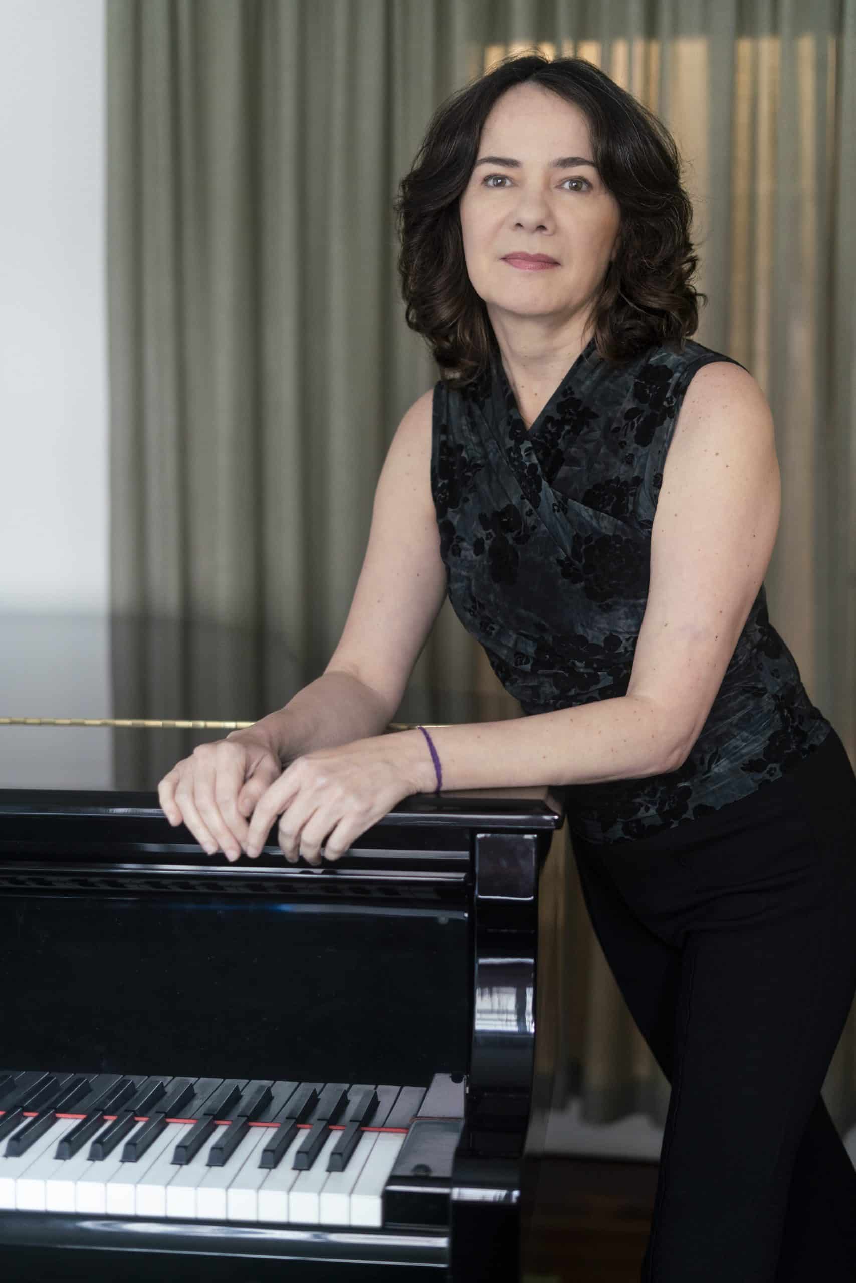 revistaprosaversoearte.com - Danieli Longo lan&ccedil;a &aacute;lbum 'Villani-C&ocirc;rtes - Unreleased Piano Works'