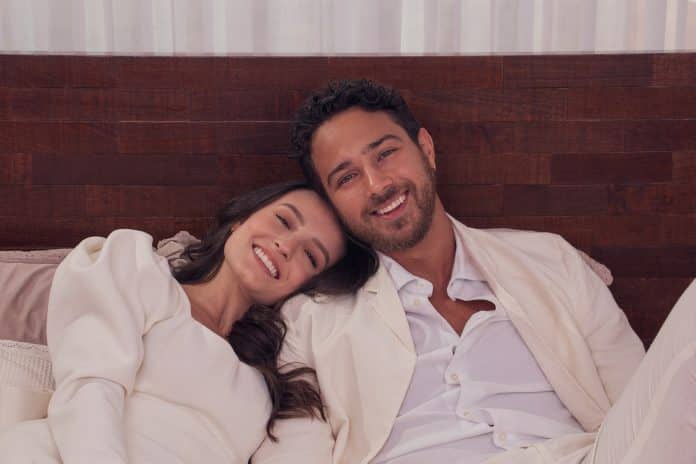 Espetáculo ‘Descalços no Parque’ | Larissa Manoela e André Luiz Frambach juntos no teatro
