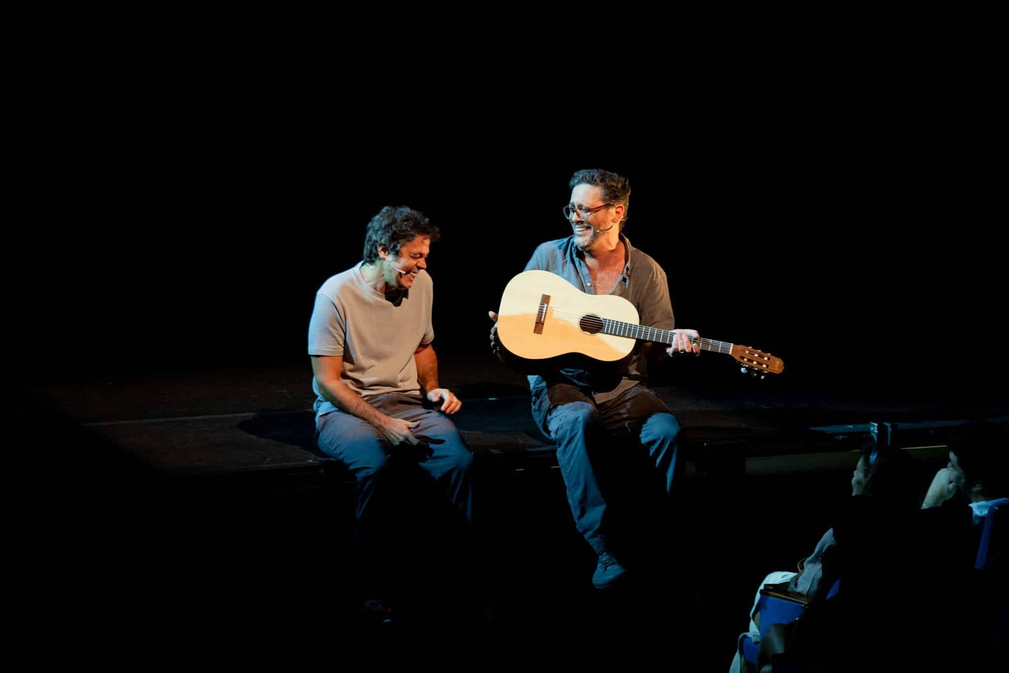 Espetáculo 'Gostava Mais dos Pais' chega ao Teatro Riachuelo Rio com Bruno Mazzeo e Lucio Mauro Filho revistaprosaversoearte.com - Espetáculo 'Gostava Mais dos Pais' chega ao Teatro Riachuelo Rio com Bruno Mazzeo e Lucio Mauro Filho