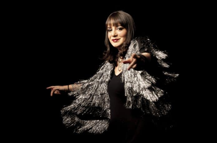 Linda Ramalho lança projeto ao vivo com canções autorais e novas versões para canções de Pitty e Zé Ramalho