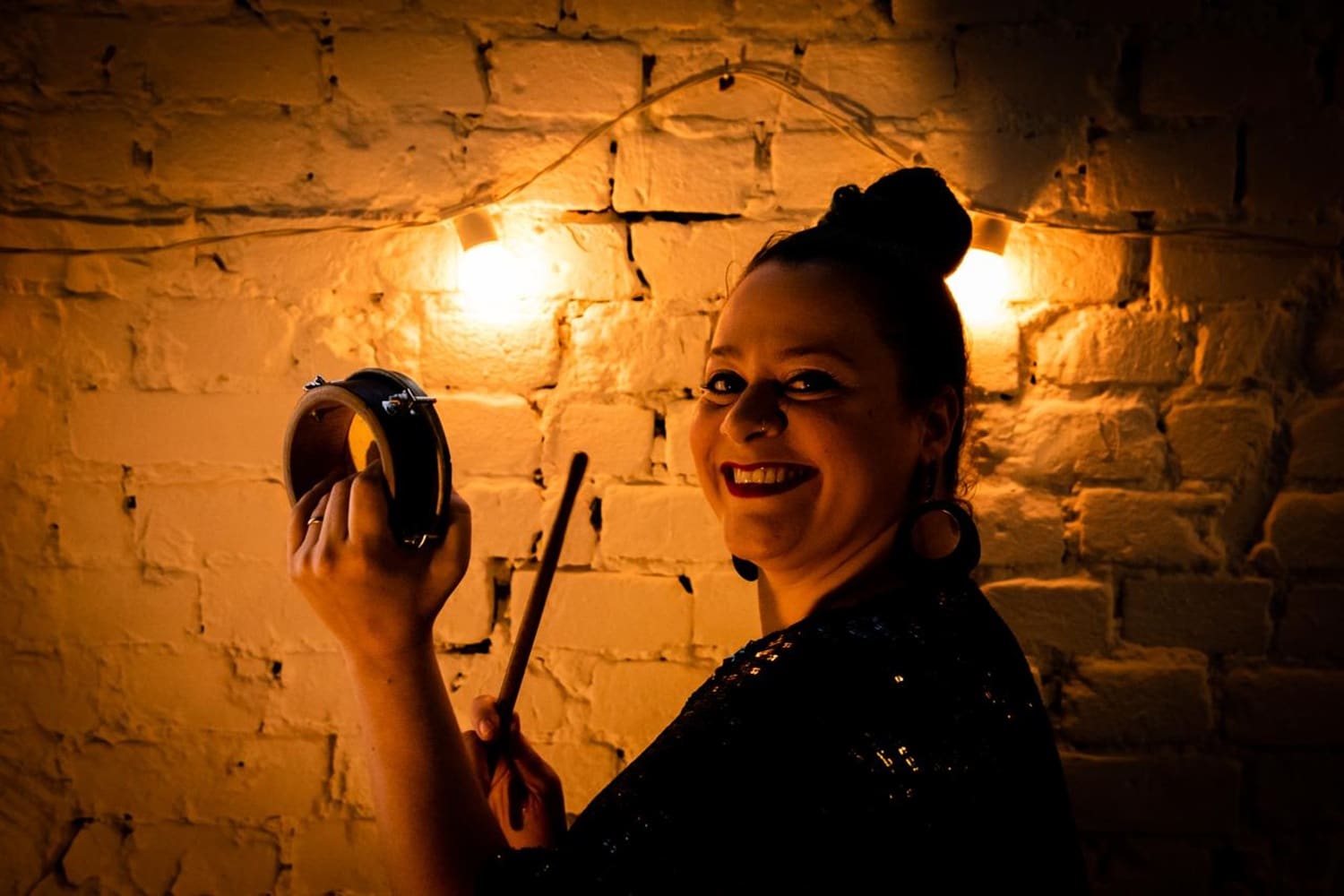 revistaprosaversoearte.com - Saia Sambando leva oficina de canto  e rodas de samba para mulheres no CEU Trememb&eacute;