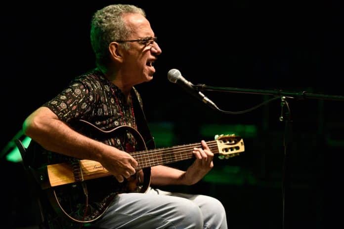 Tavinho Limma lança EP ‘Pelos Cantos’