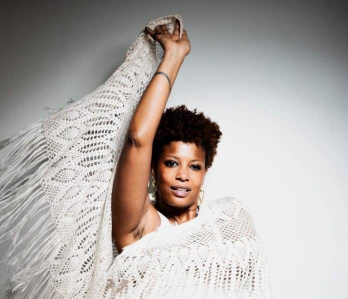 Thalma de Freitas leva Gira de Sambajazz para Casa de Francisca