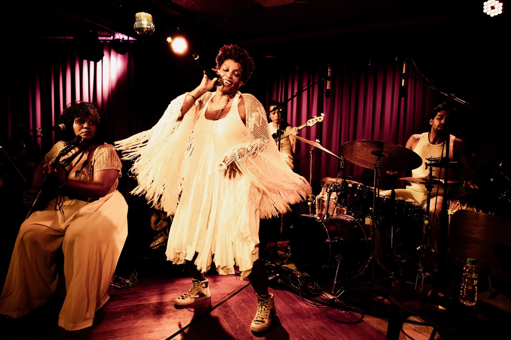 revistaprosaversoearte.com - Thalma de Freitas leva Gira de Sambajazz para Casa de Francisca