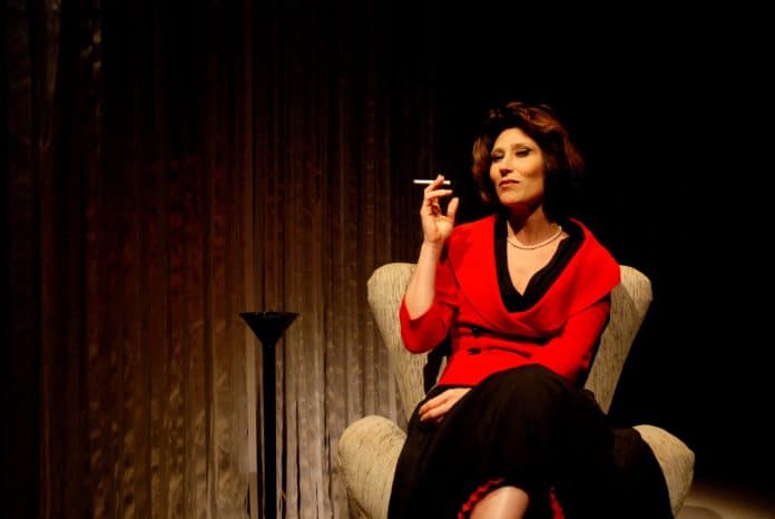 Temporada prorrogada | Beth Goulart, em Simplesmente eu, Clarice Lispector, no Teatro Moise Safra