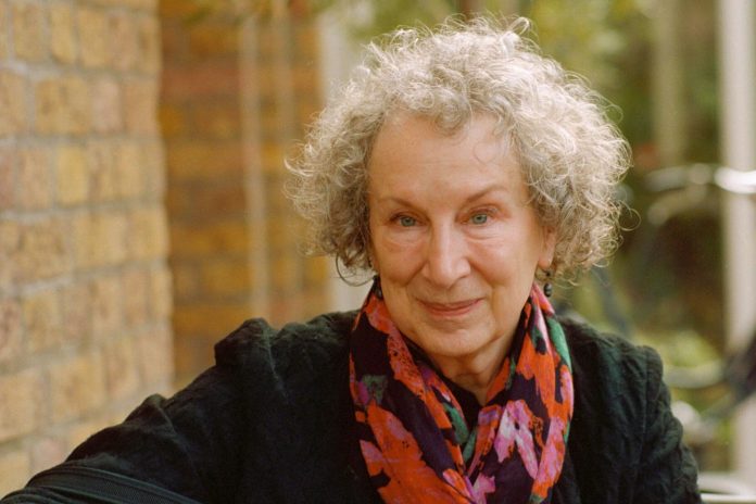 Hesitações do lado de fora da porta, por Margaret Atwood