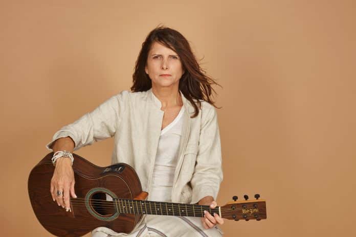Dulce Quental apresenta o show ‘A mulher escondida nas canções’ na Acaso Cultural