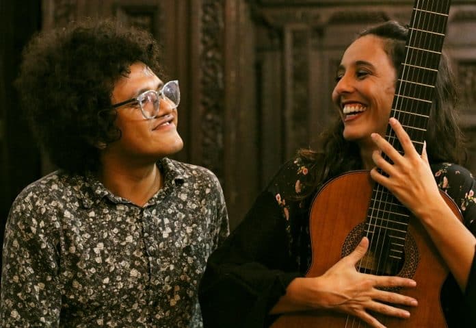 Duo Aline Paes & Pedro Franco homenageia os 60 anos de ‘Os Afro-Sambas’ em show na Acaso Cultural