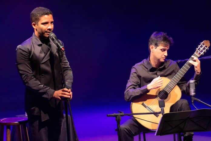 Tenor Jean William e violonista Rafael Altro apresentam concerto no CCSP
