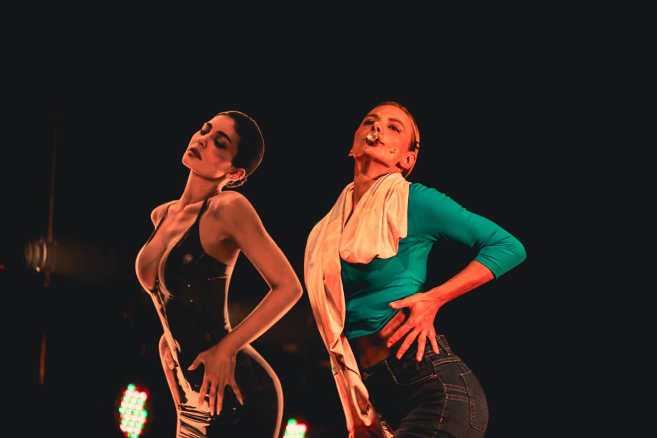 revistaprosaversoearte.com - Theatro Municipal recebe o espet&aacute;culo 'Na sala dos espelhos'
