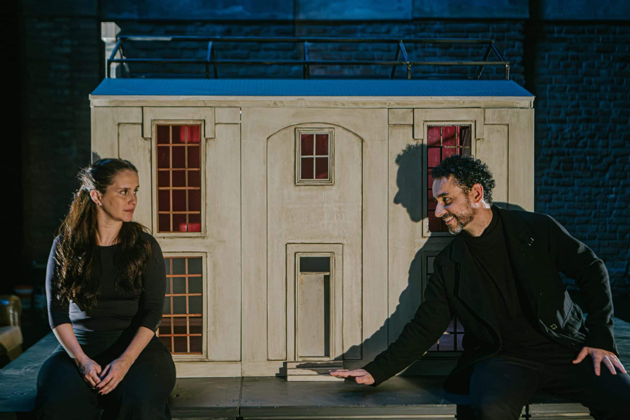 revistaprosaversoearte.com - Carolina Pismel e Paulo Verlings encarnam Medeia e Jas&atilde;o no Teatro Firjan SESI Centro