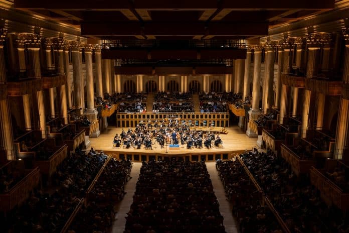 Regida por Thierry Fischer, Osesp recebe pianista francês Pierre-Laurent Aimard nos concertos desta semana