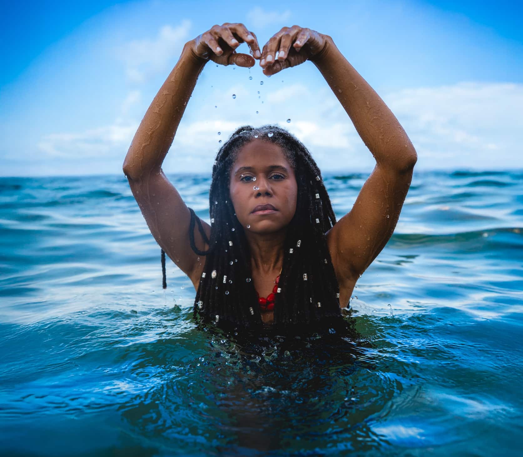 revistaprosaversoearte.com - Ana Flauzina lan&ccedil;a &aacute;lbum 'Rabiscos para o mar'
