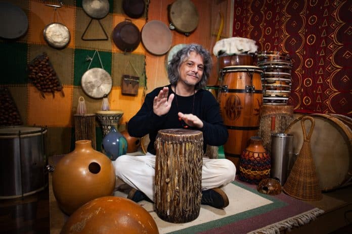 Bernardo Aguiar lança álbum visual ‘Káminhos Benaguiá’