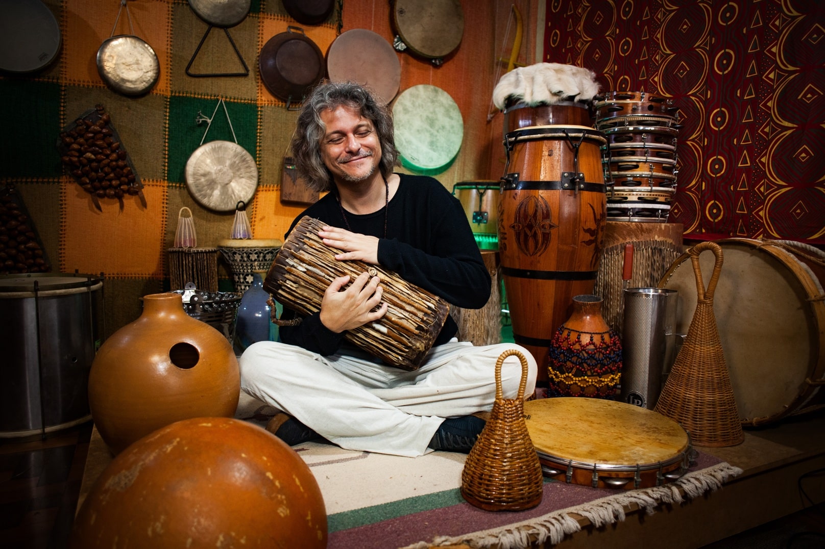 revistaprosaversoearte.com - Bernardo Aguiar lan&ccedil;a &aacute;lbum visual 'K&aacute;minhos Benagui&aacute;'