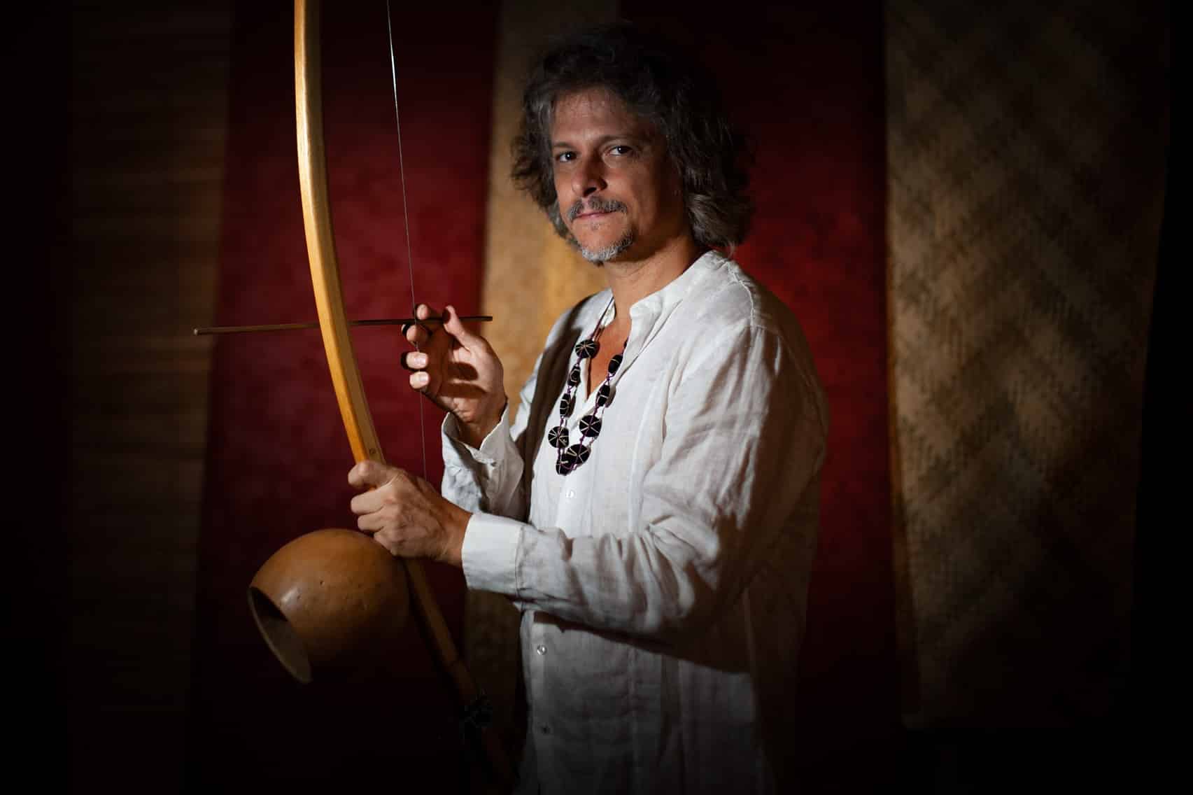 revistaprosaversoearte.com - Bernardo Aguiar lan&ccedil;a &aacute;lbum visual 'K&aacute;minhos Benagui&aacute;'