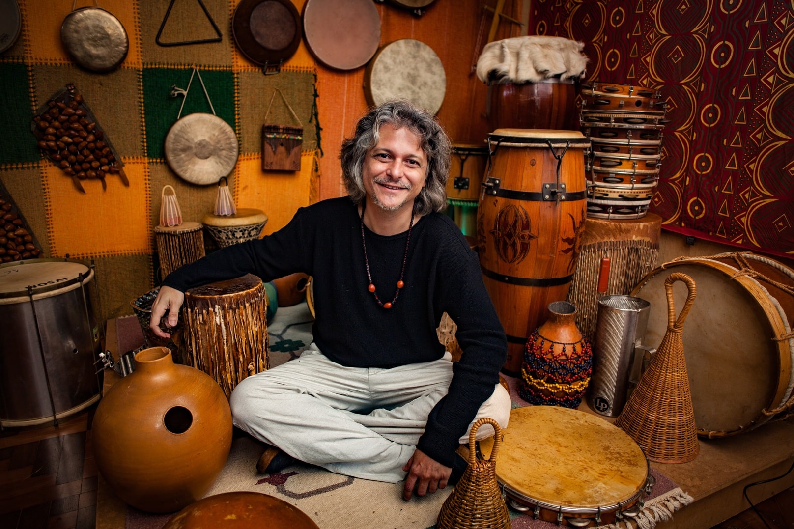 revistaprosaversoearte.com - Bernardo Aguiar lan&ccedil;a &aacute;lbum visual 'K&aacute;minhos Benagui&aacute;'