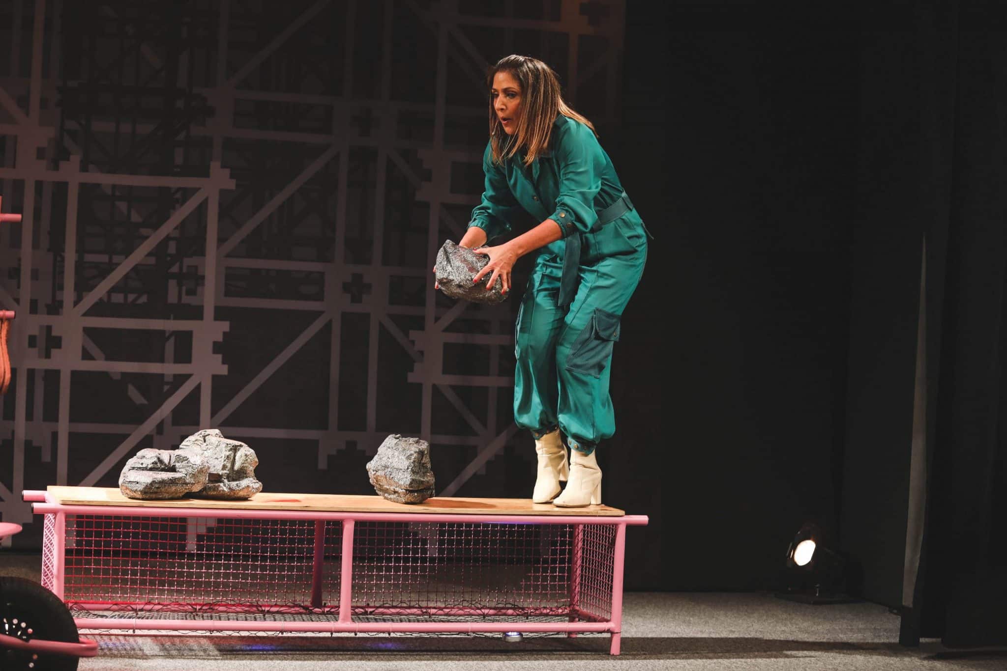 revistaprosaversoearte.com - Espet&aacute;culo 'Fa&ccedil;a Mais Sobre Isso' estreia no Teatro Ruth Escobar